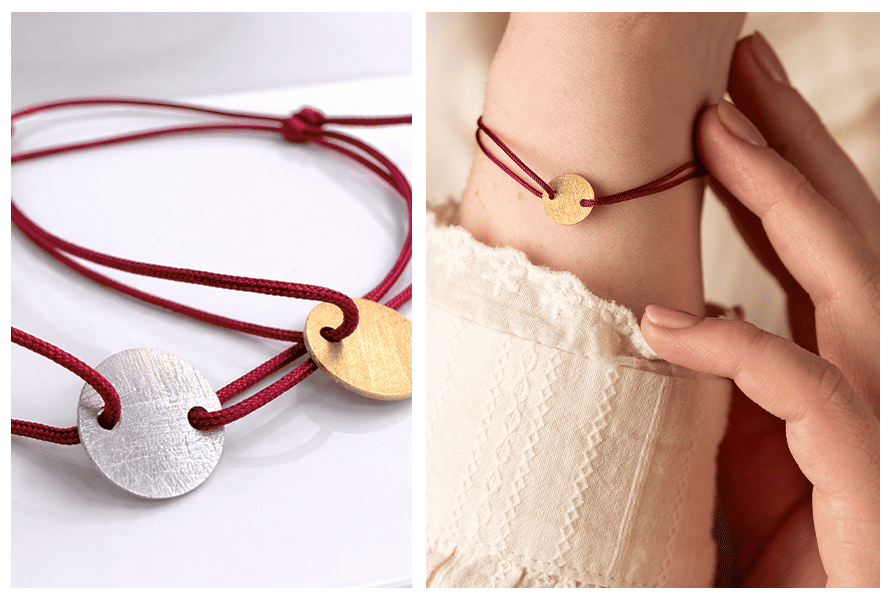 Bransoletka na czerwonym sznurku ze szczotkowaną zawieszką na nadgarstku – delikatna, regulowana biżuteria