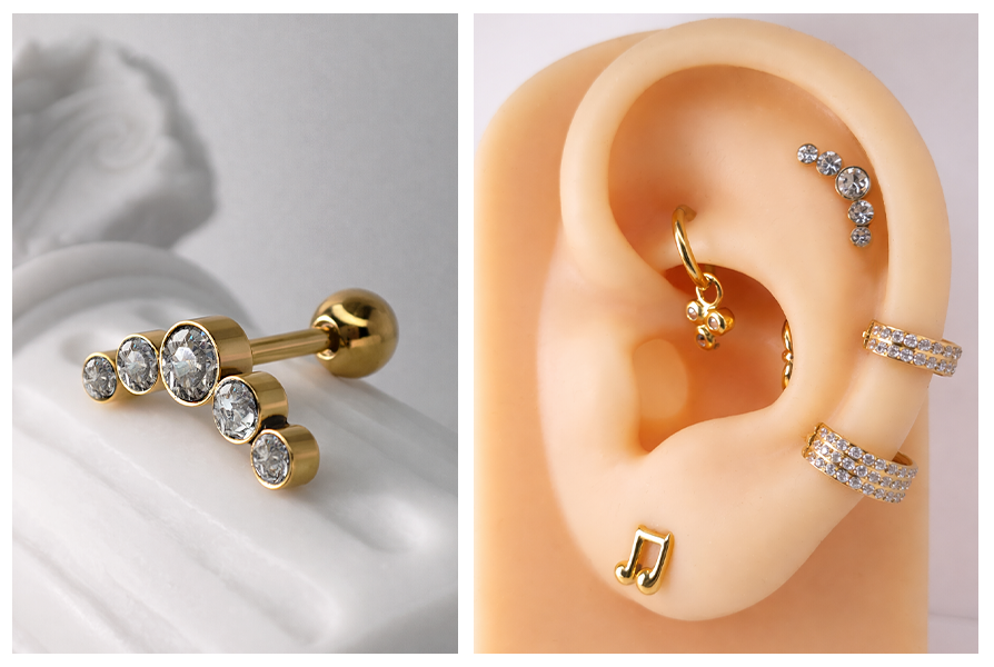 Złoty cluster do ucha z kryształkami o stopniowanej wielkości, pokazany jako pojedynczy kolczyk na jasnym tle oraz w stylizacji na silikonowym uchu z inną biżuterią piercingową