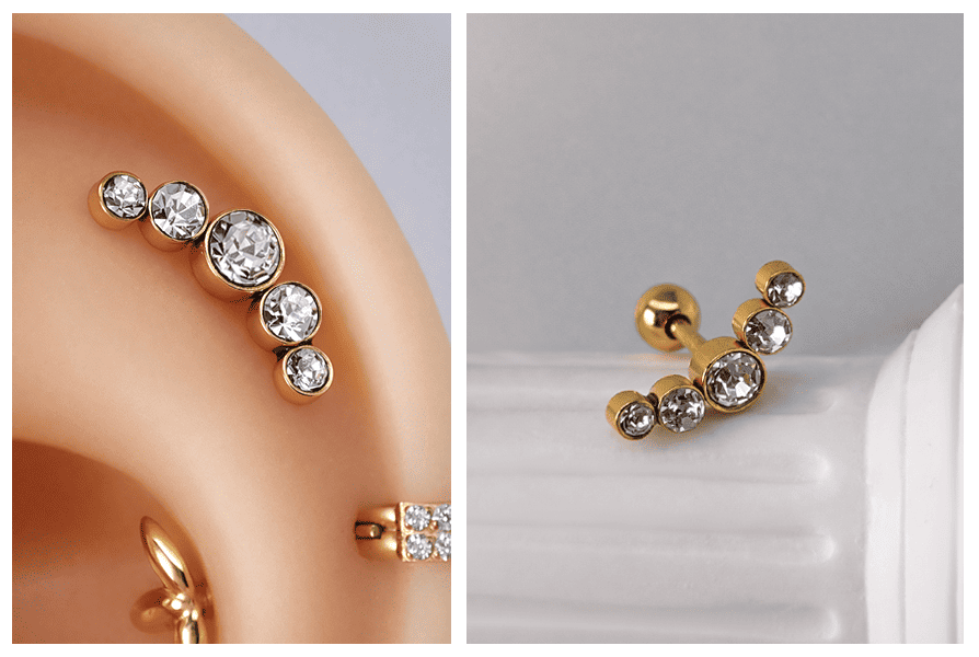 Cluster do ucha z przezroczystymi kryształkami w złotej oprawie, zaprezentowany w zbliżeniu na uchu oraz jako produkt ułożony na białej małej kolumnie