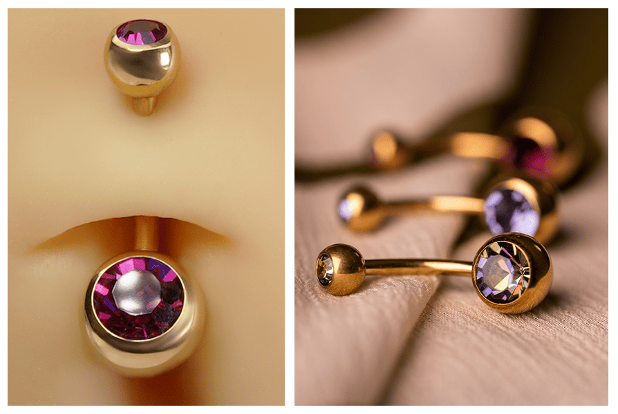 Zbliżenie na złoty kolczyk do pępka z tytanu G23 – dwa kryształki w oprawie oraz ujęcie kilku sztuk na materiale