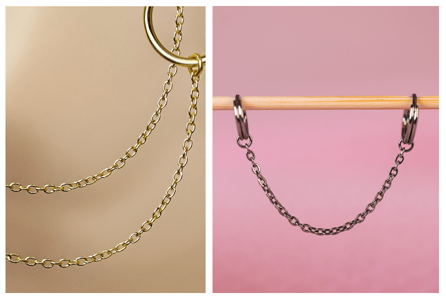 Łańcuszek pojedynczy prosty do kolczyków – srebrny łańcuszek łączący dwa kolczyki kółka na różowym tle