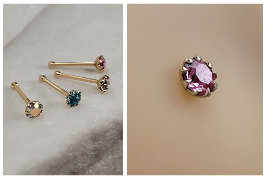Zestaw złotych kolczyków do nosa z kryształami w koronie w kilku kolorach na jasnym tle oraz zbliżenie pojedynczego różowego kryształu w płatku nosa