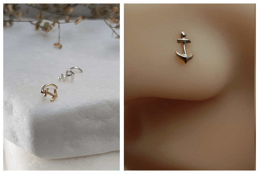 Zestaw zakręcnych kolczyków do nosa z kotwiczką w kolorze złotym i srebrnym leżących na kamieniu oraz zbliżenie srebrnej kotwicy w piercingu nosa