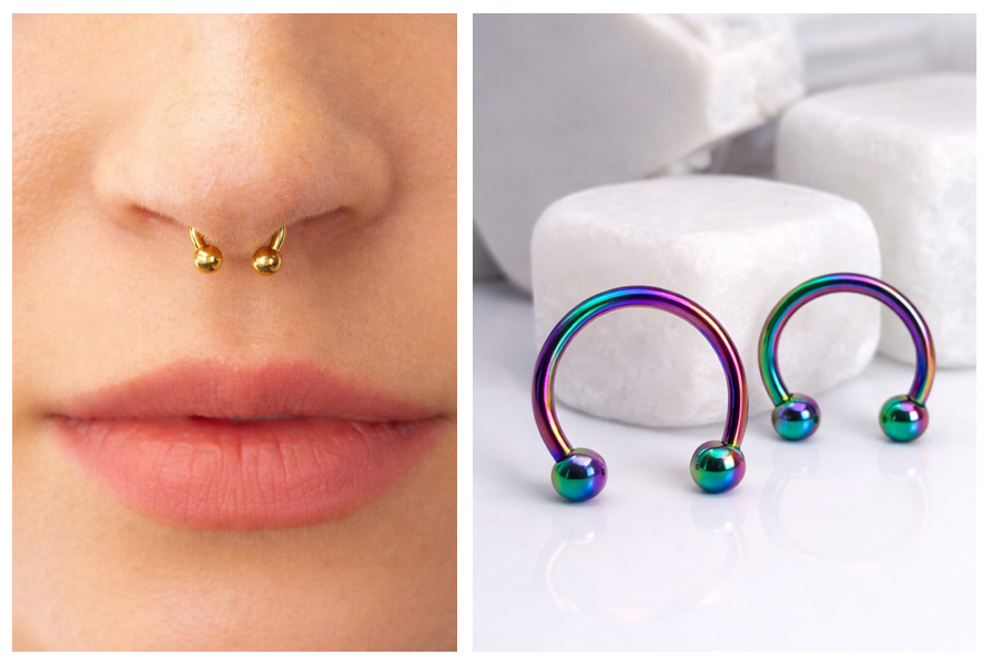 Złota podkówka z kulkami założona w przegrodzie nosa, a obok leżą dwie tęczowe podkówki pokazane na jasnym tle