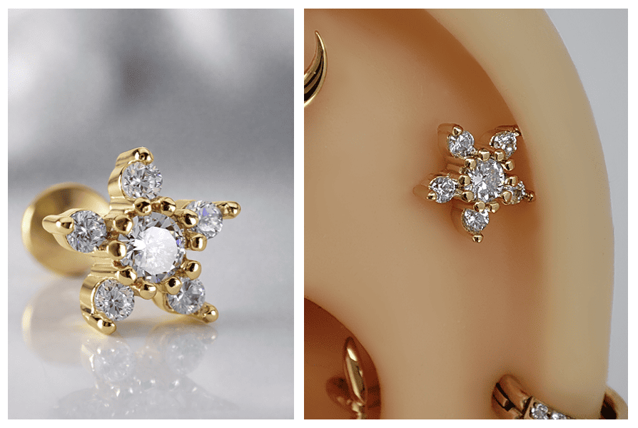 Ozdobny złoty labret z kwiatkiem z przezroczystych kryształków, pokazany w dużym zbliżeniu oraz założony na uchu w subtelnej stylizacji