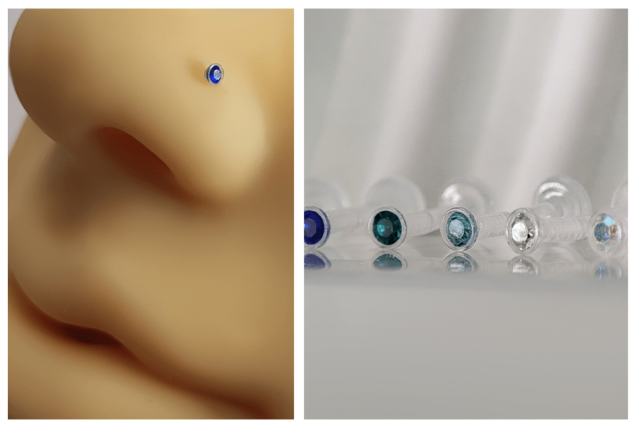 Delikatny labret z niebieskim kryształem na elastycznym pręcie w silikonowym nosie oraz zbliżenie kolorowych wariantów tego kolczyka