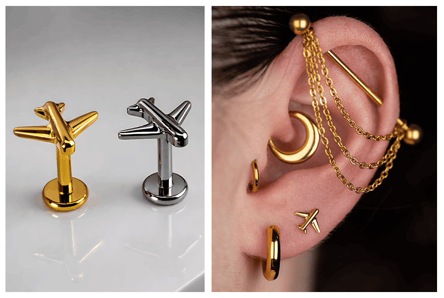 Po lewej złoty i srebrny labret z końcówką samolot na jasnym tle; po prawej samolot w płatku ucha w złotej stylizacji z łańcuszkami