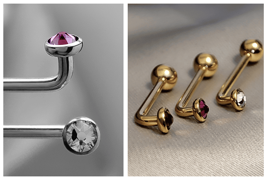 Zbliżenie na kolczyk intymny Christina L-bar – stalowy pręcik w kształcie L z różowym i przezroczystym kryształkiem